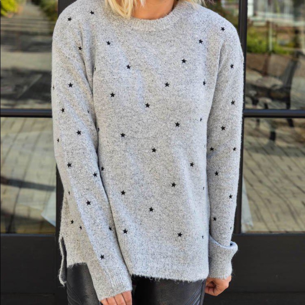 GREY SWEATER WITH BLACK STARS